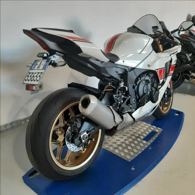 Yamaha YZF R1 World GP 60th Anniversary (2022 - 23) (6)