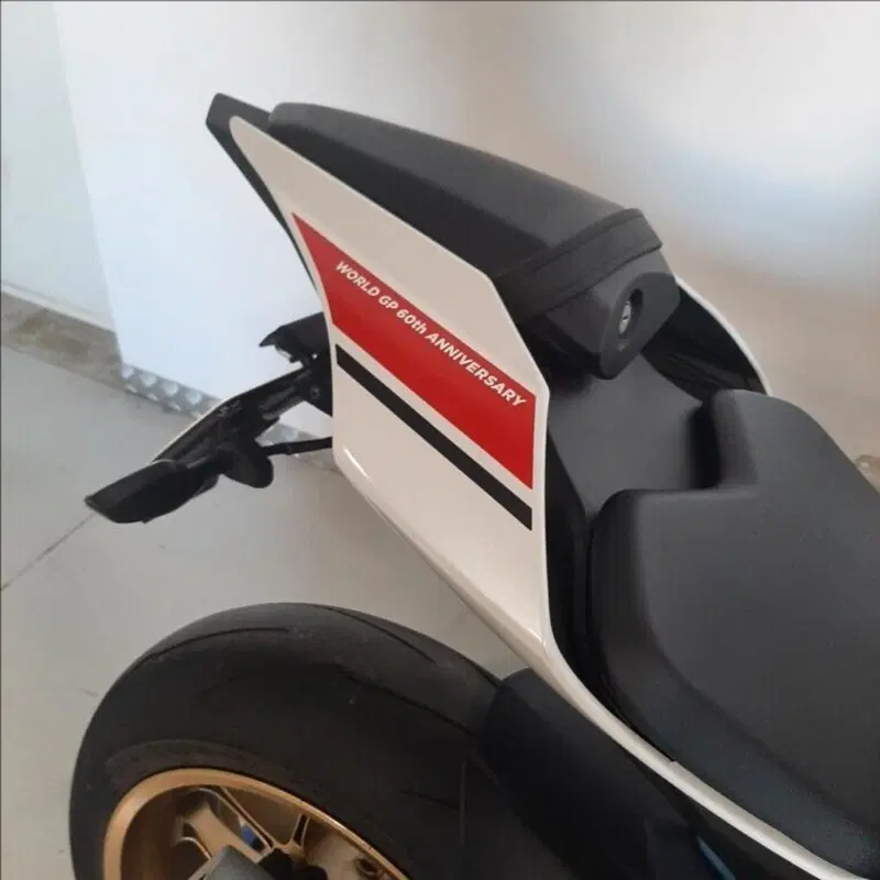 Yamaha YZF R1 World GP 60th Anniversary (2022 - 23) (8)