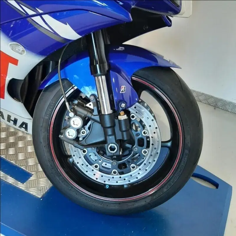 Yamaha YZF R6 (2008 - 09) (9)