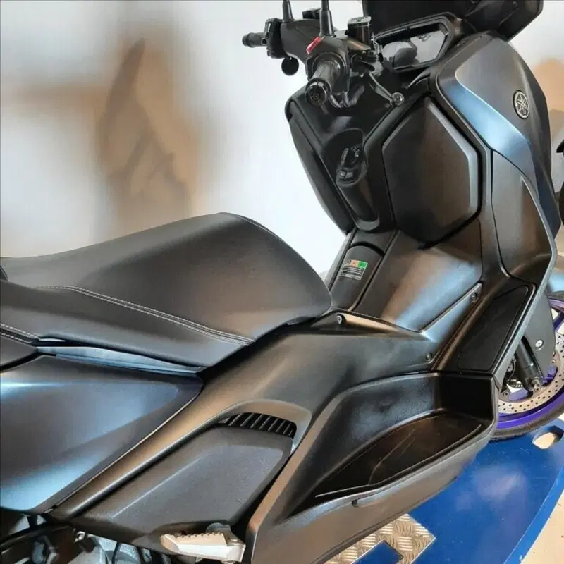 Yamaha X-Max 300 (2021 - 24) (9)