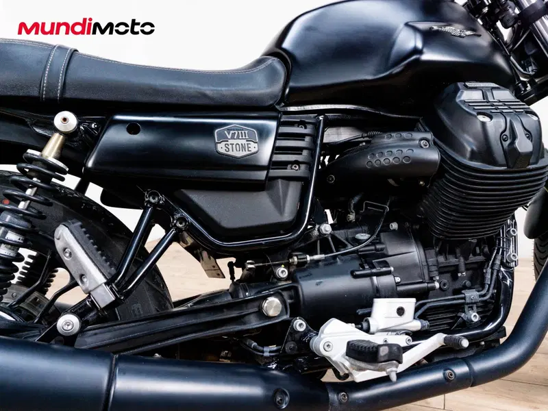 Moto Guzzi V7 III Stone Night Pack (2019 - 20) (4)