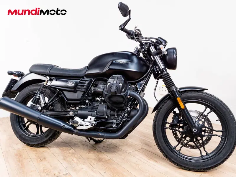 Moto Guzzi V7 III Stone Night Pack (2019 - 20) (2)