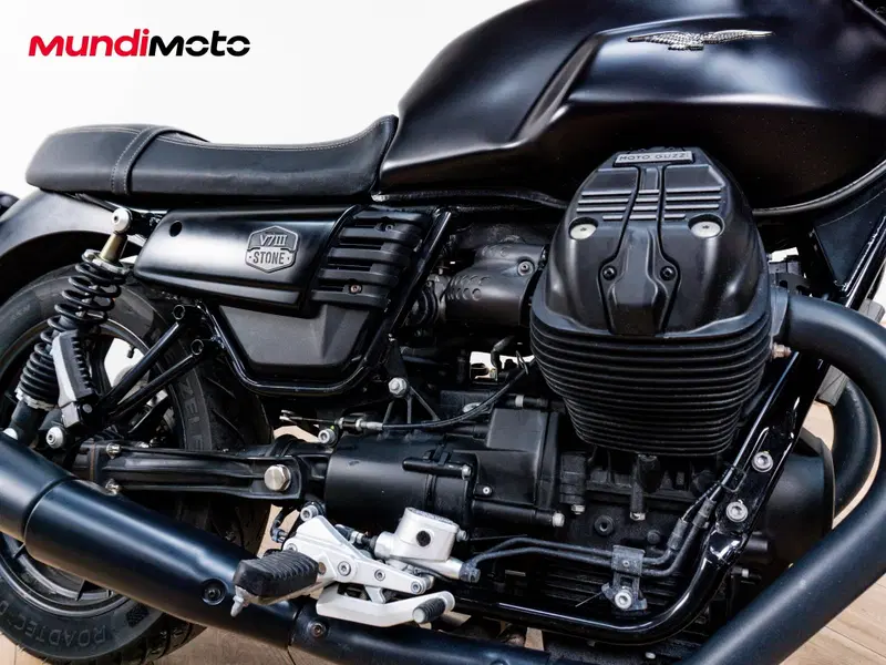 Moto Guzzi V7 III Stone Night Pack (2019 - 20) (5)