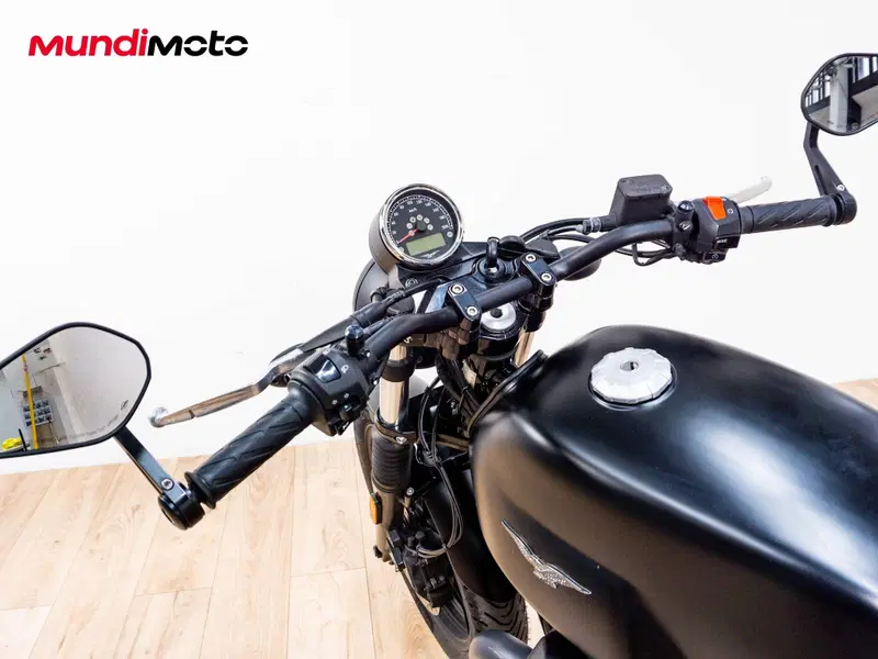 Moto Guzzi V7 III Stone Night Pack (2019 - 20) (11)