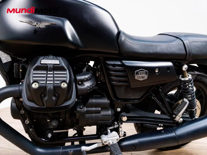 Moto Guzzi V7 III Stone Night Pack (2019 - 20) (9)