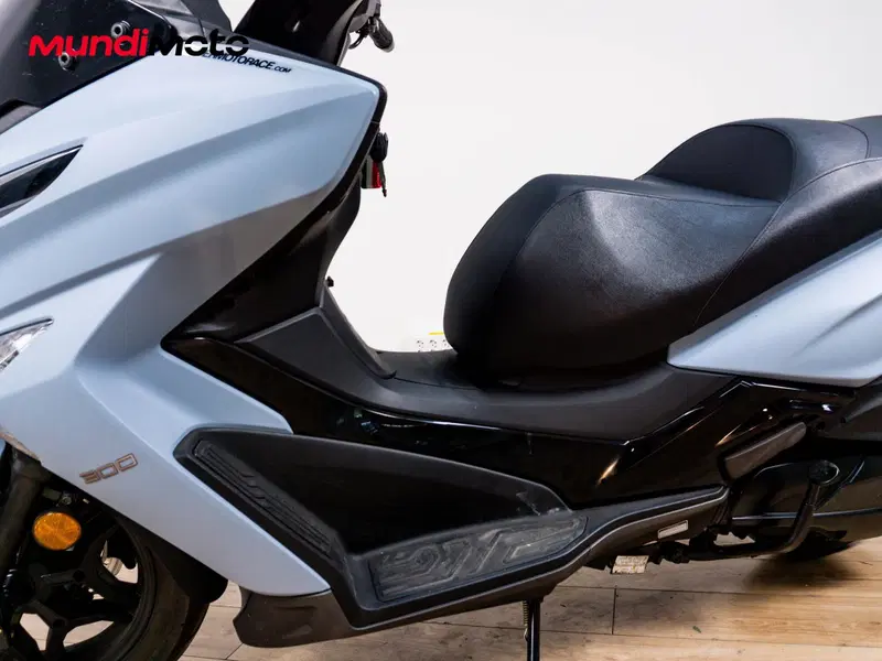 Kymco X-Town 300i (2025 - 26) (9)