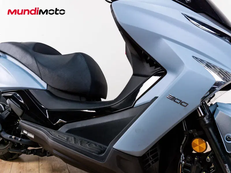 Kymco X-Town 300i (2025 - 26) (5)