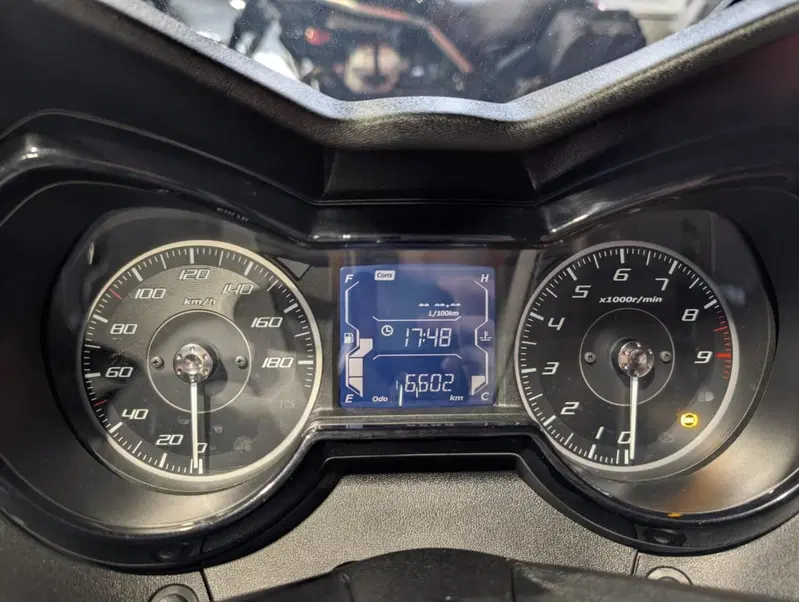 Yamaha X-Max 400 Tech Max (2020) (4)