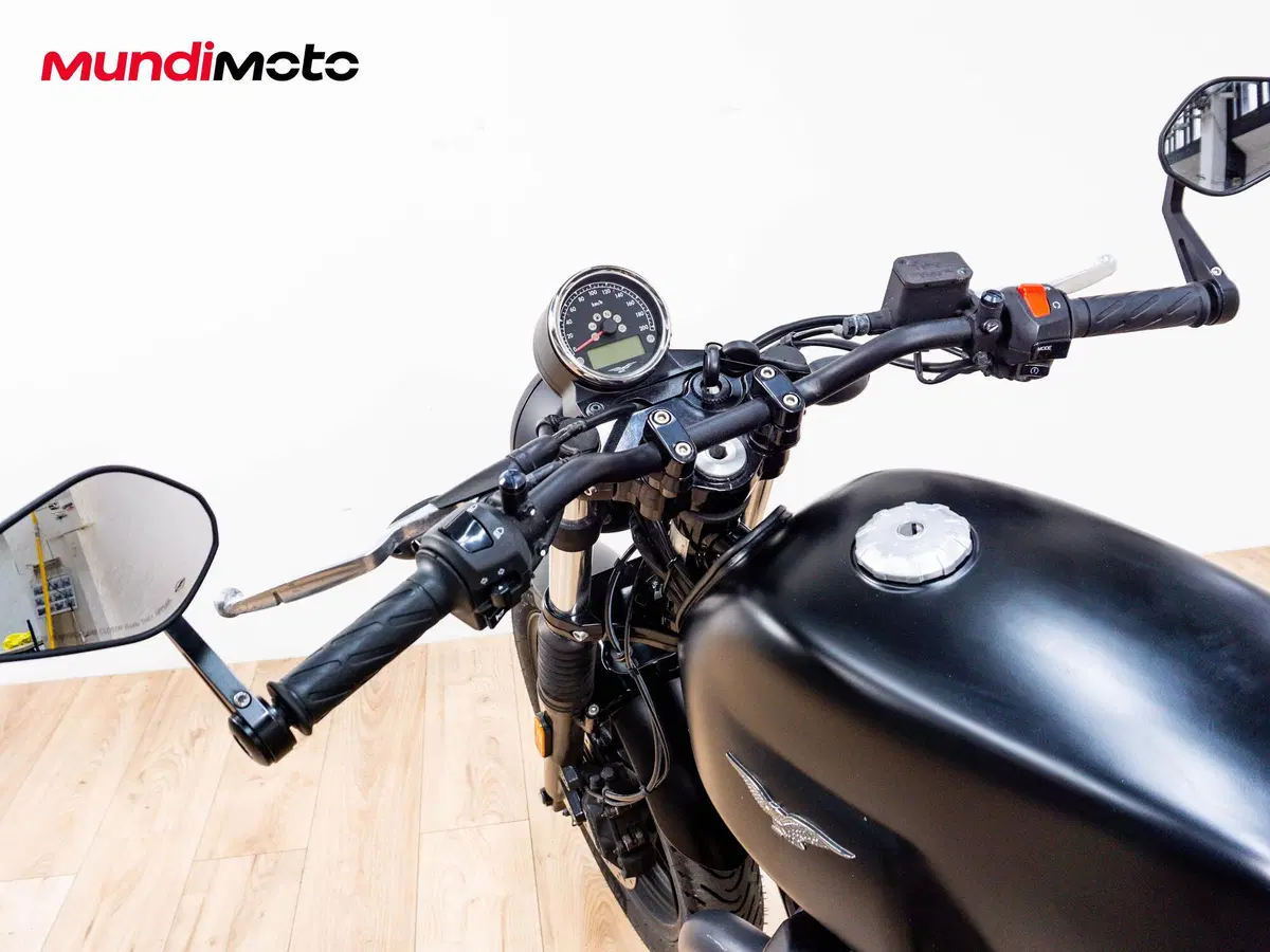 Moto Guzzi V7 III Stone Night Pack (2019 - 20) (11)