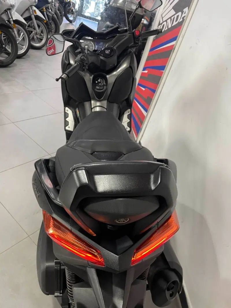 Yamaha X-Max 300 Tech Max (2020) (6)