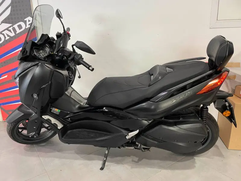 Yamaha X-Max 300 Tech Max (2020) (2)