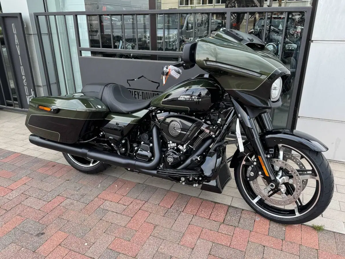 Harley-Davidson Street Glide (2024 - 26)