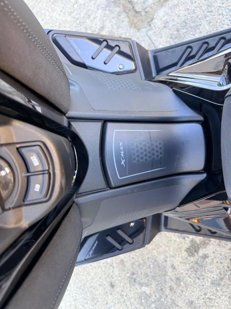 Yamaha X-Max 300 Tech Max (2025 - 26) (6)