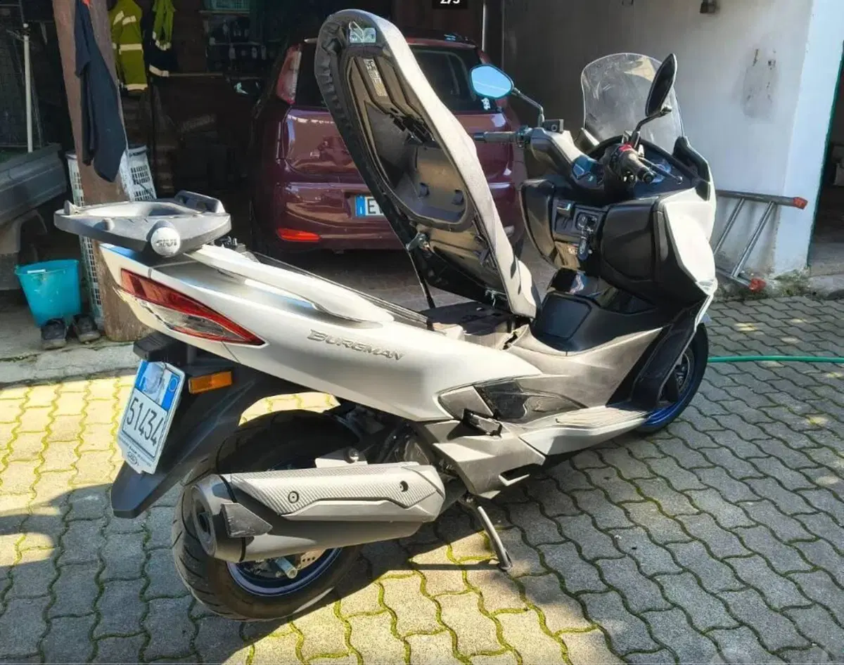 Suzuki Burgman 400 (2022 - 24) (2)