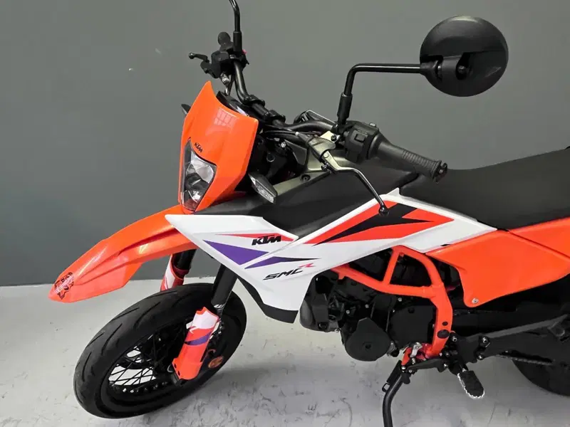 KTM 390 SMC R (2025 - 26) (4)