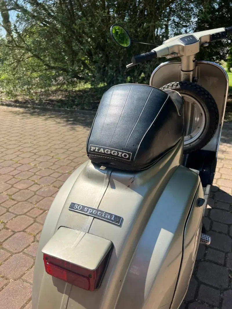 Piaggio Vespa 50 Special (5)