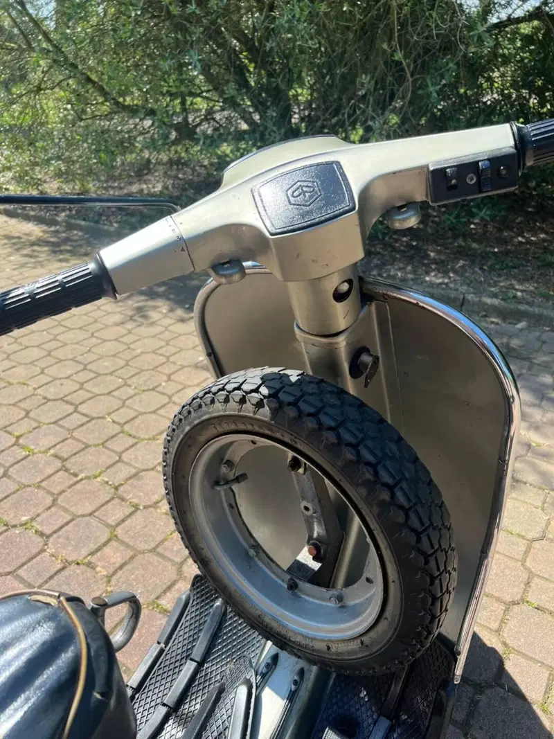 Piaggio Vespa 50 Special (6)