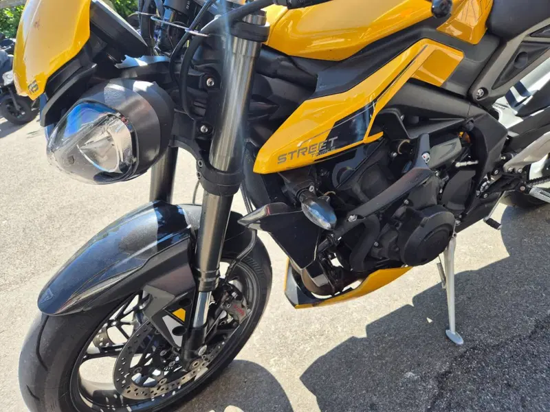 Triumph Street Triple 765 RS (2023 - 26) (4)