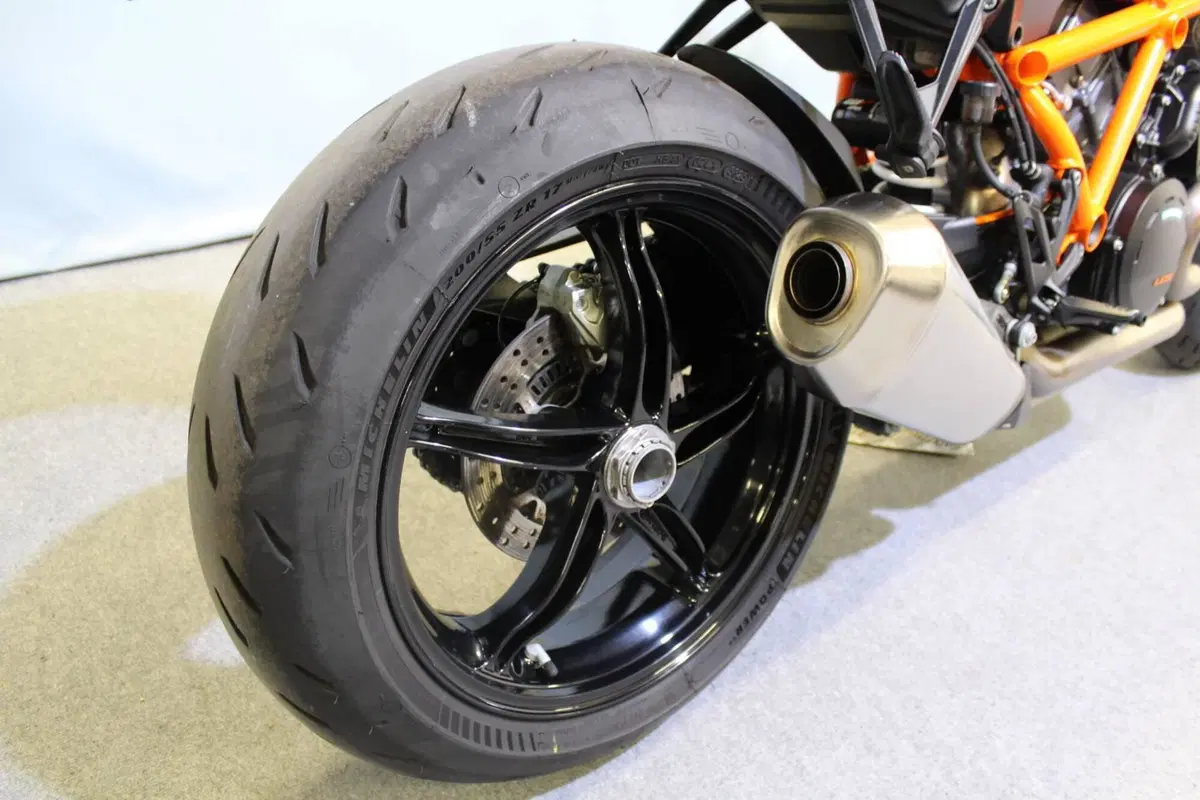 KTM 1390 Super Duke R (2024 - 26) (6)
