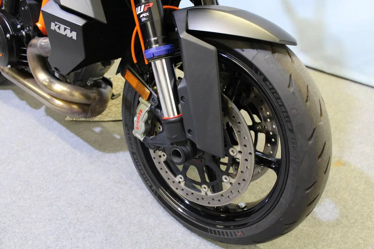KTM 1390 Super Duke R (2024 - 26) (7)
