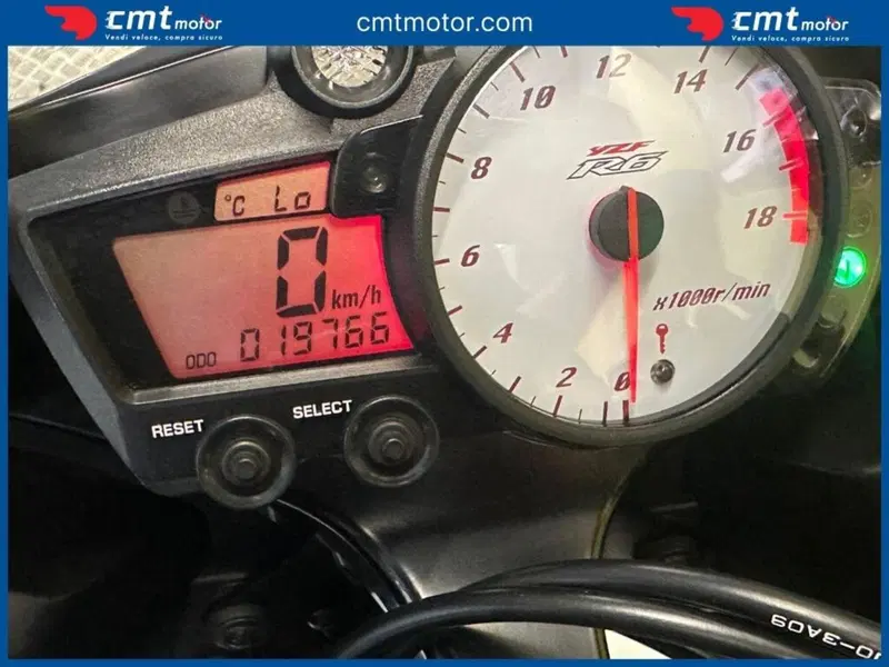 Yamaha YZF R6 (2003 - 04) (5)