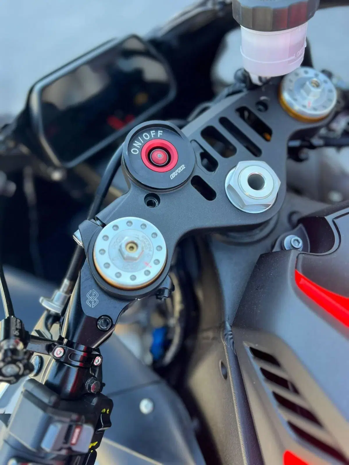 Yamaha YZF R1M (2020 - 25) (5)