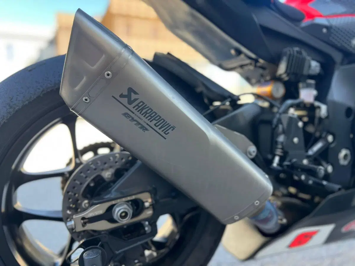 Yamaha YZF R1M (2020 - 25) (8)