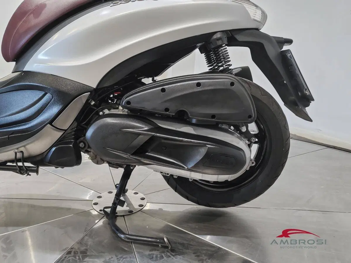 Piaggio Beverly 350 ABS (2016 - 20) (2)