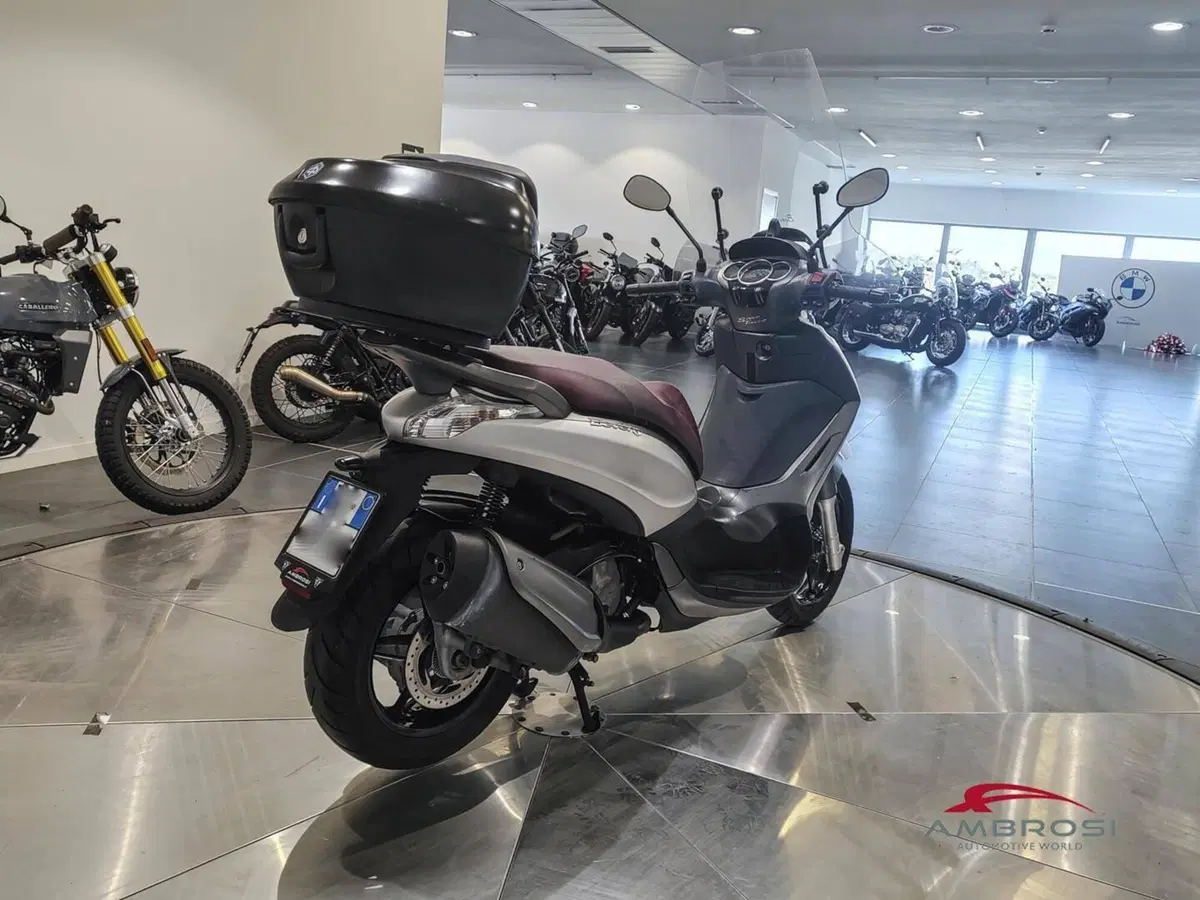 Piaggio Beverly 350 ABS (2016 - 20) (4)