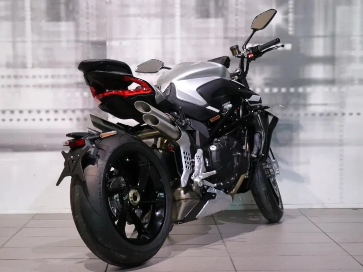 MV Agusta Brutale 1000 RS (2022 - 26) (8)