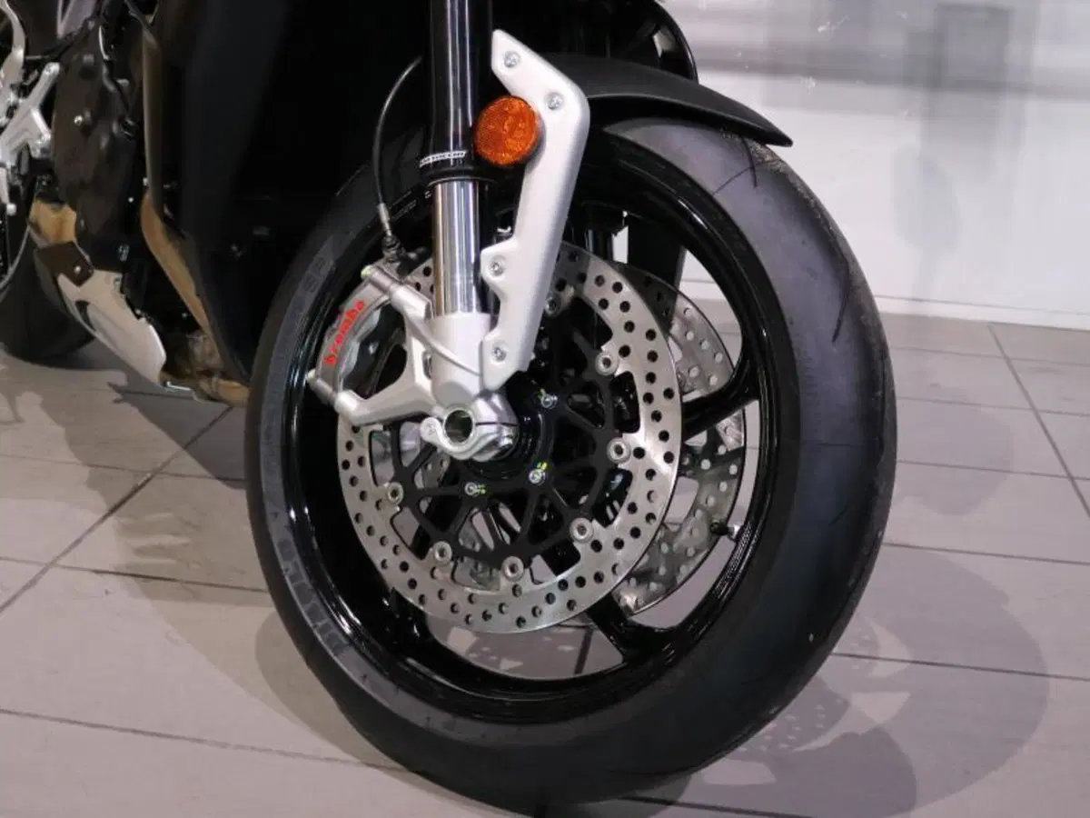 MV Agusta Brutale 1000 RS (2022 - 26) (9)