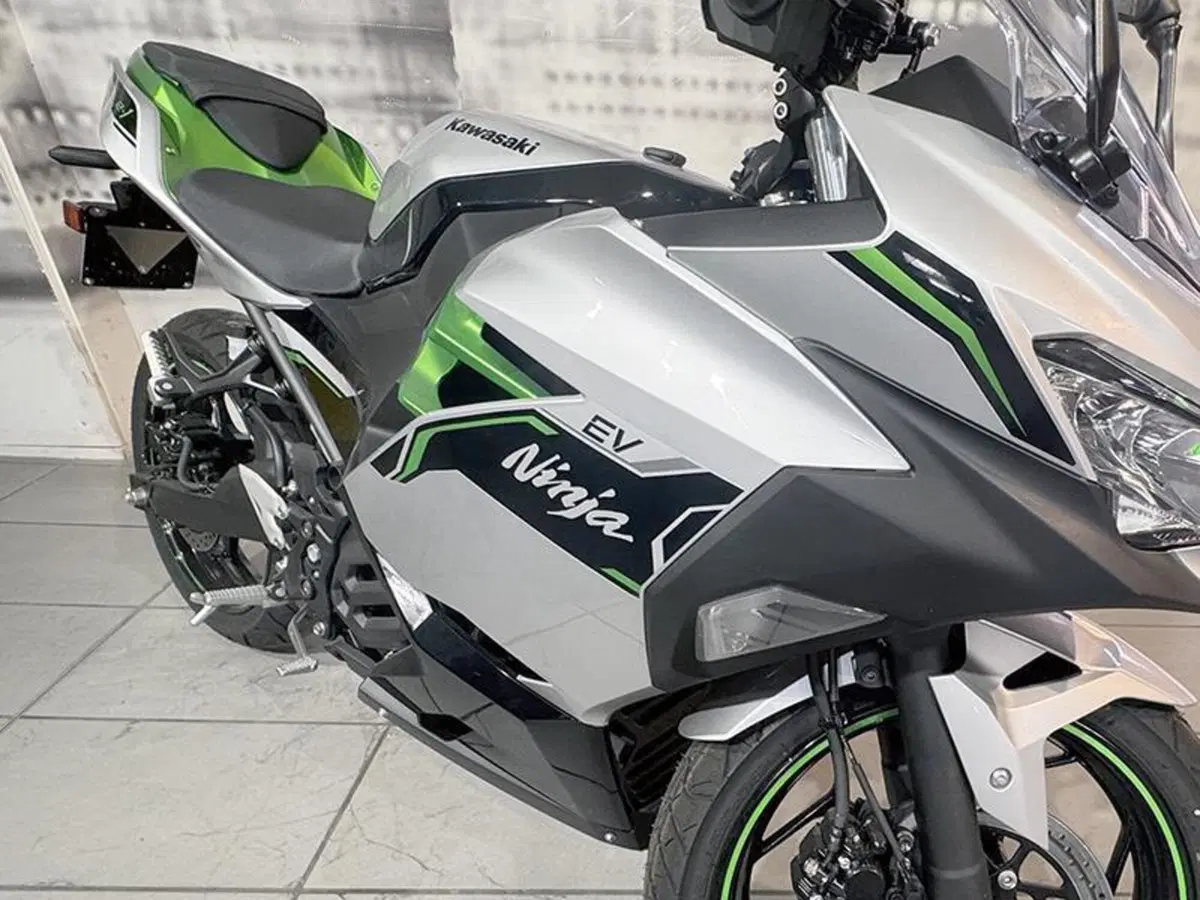 Kawasaki Ninja e-1 (2024 - 26) (9)