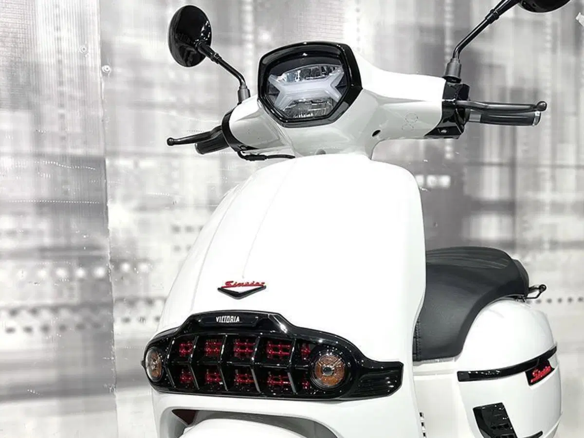 Keeway Motor Sixties 300i (2023 - 25) (9)
