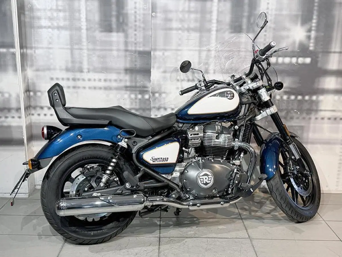 Royal Enfield Super Meteor 650 (2023 - 26) (7)