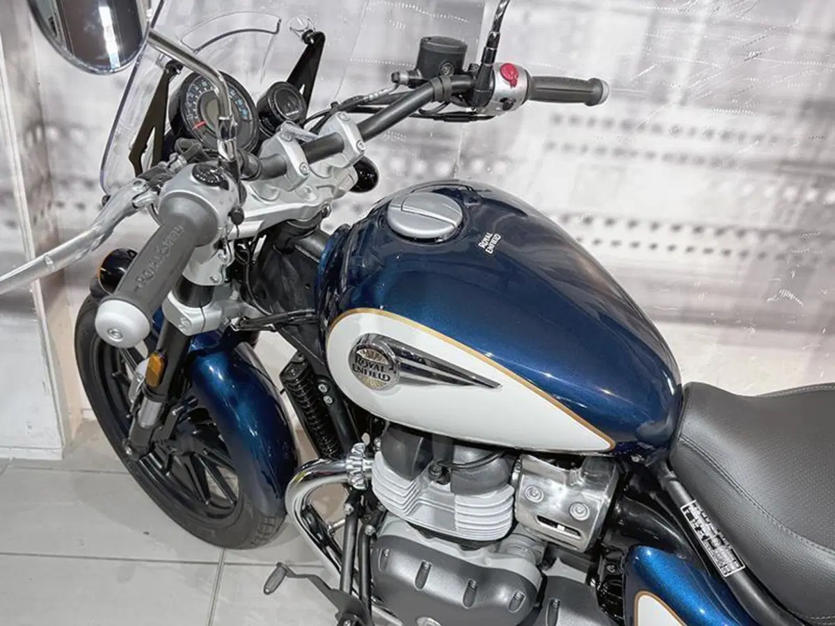 Royal Enfield Super Meteor 650 (2023 - 26) (8)