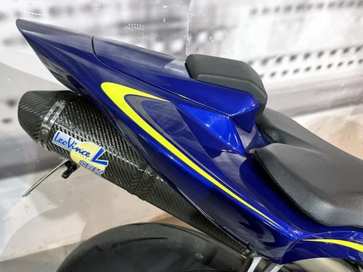Yamaha YZF R1 (2004 - 05) (6)