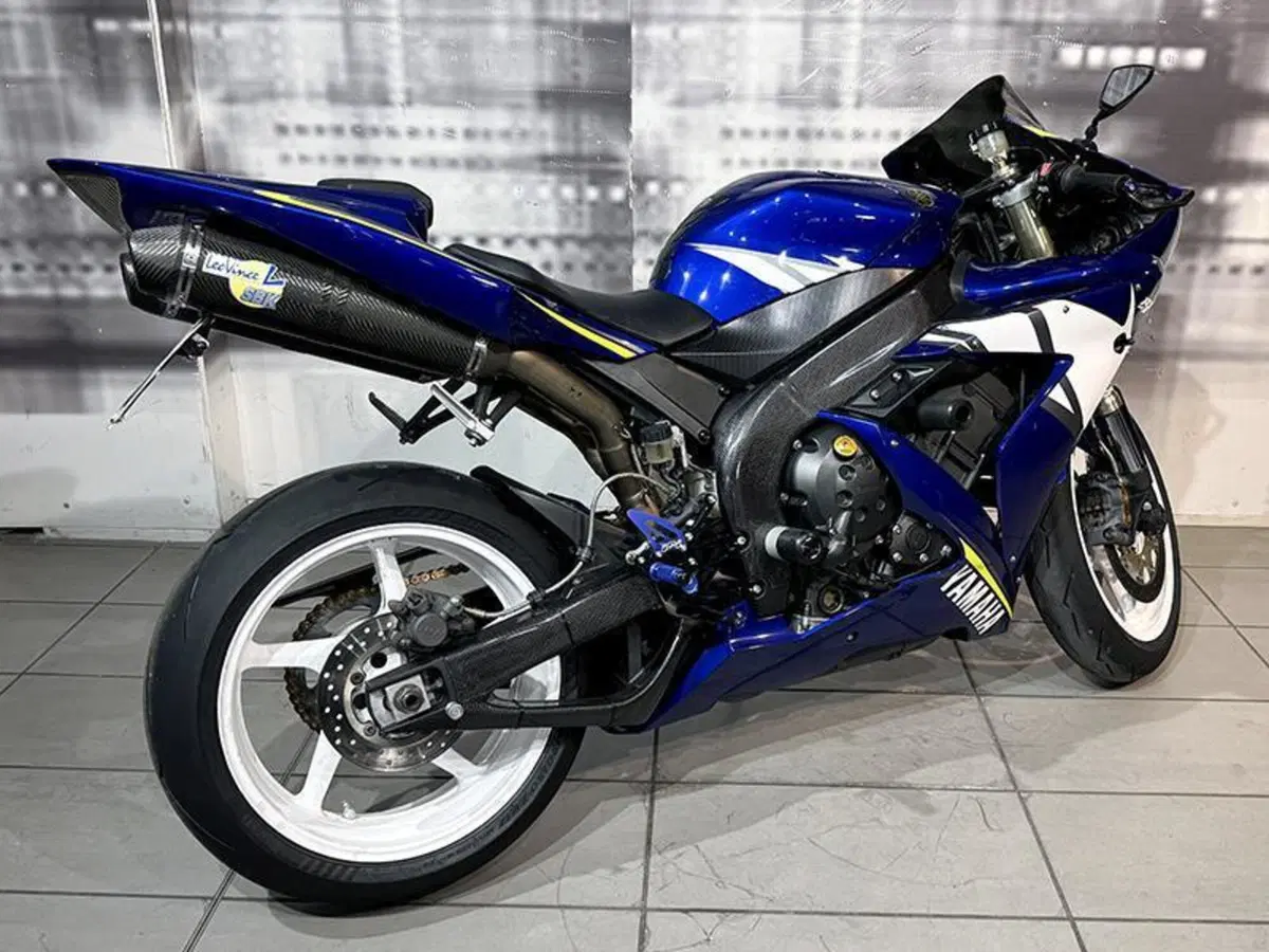 Yamaha YZF R1 (2004 - 05) (8)