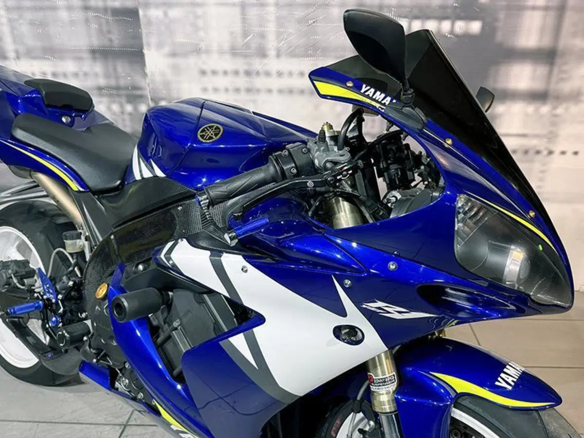 Yamaha YZF R1 (2004 - 05) (9)
