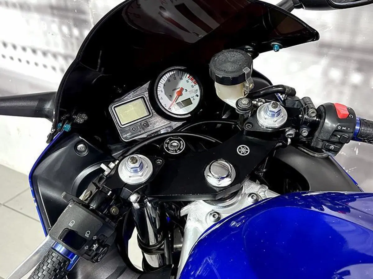 Yamaha YZF R6 (1999 - 00) (6)
