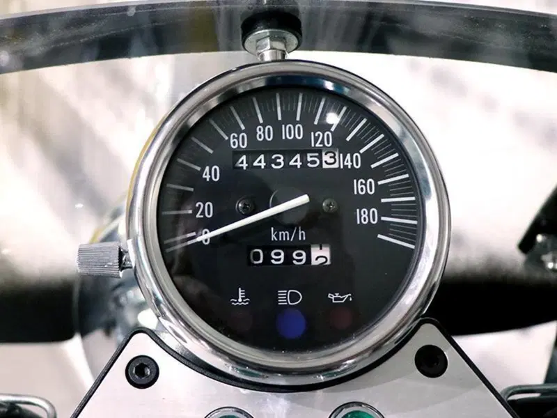 Suzuki Marauder VZ 800 (9)