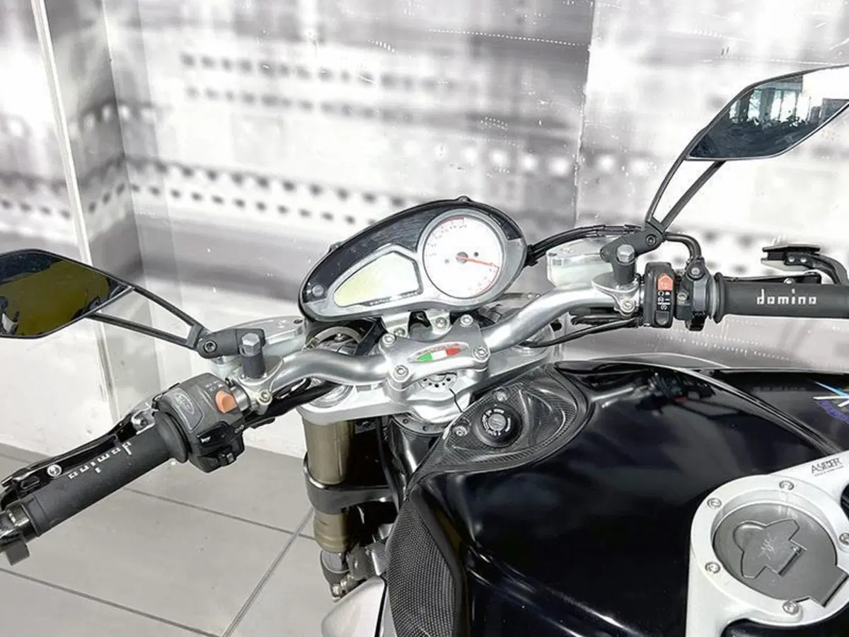 MV Agusta Brutale 910 S (2005 - 11) (6)