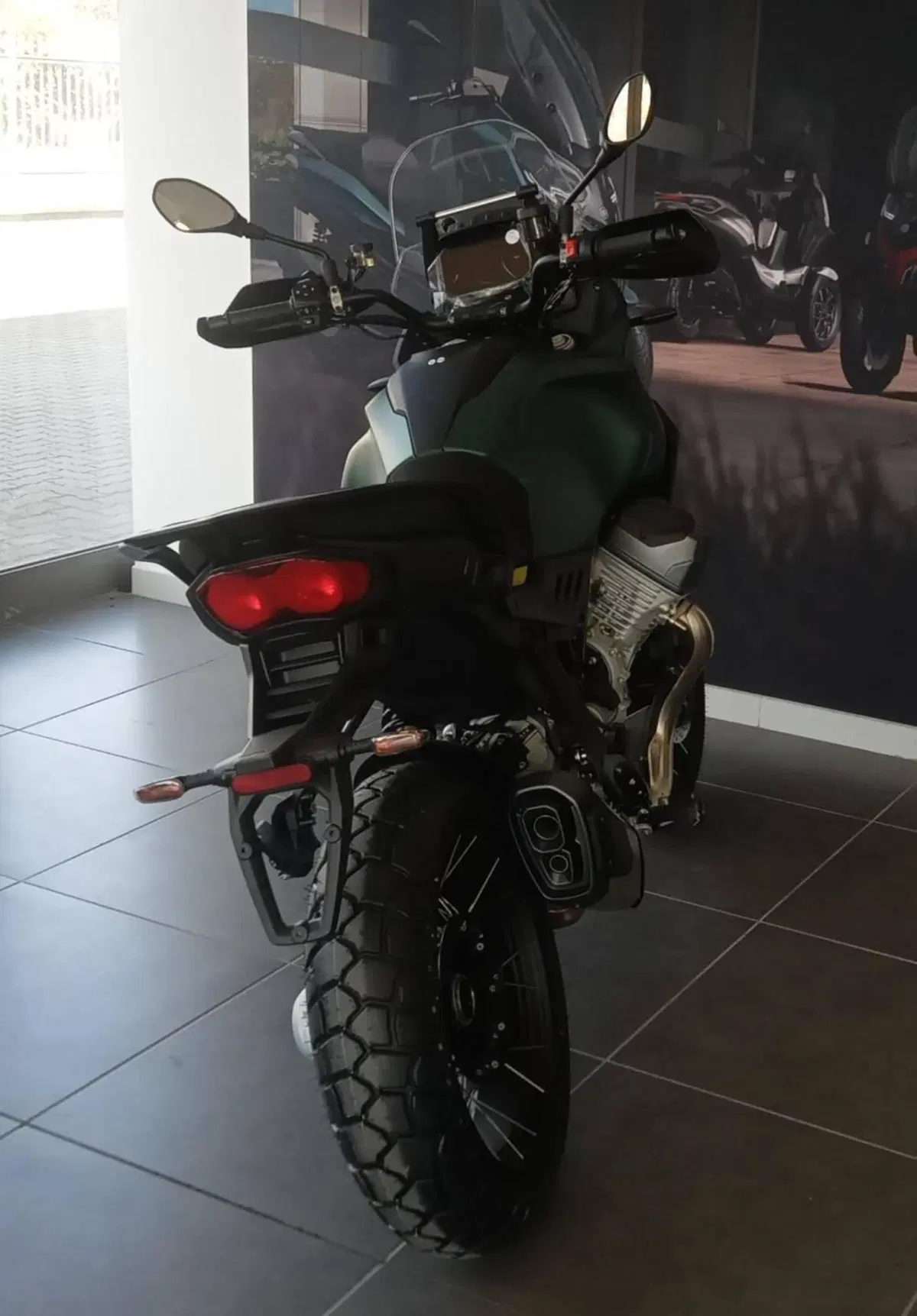 Moto Guzzi Stelvio (2024 - 26) (5)
