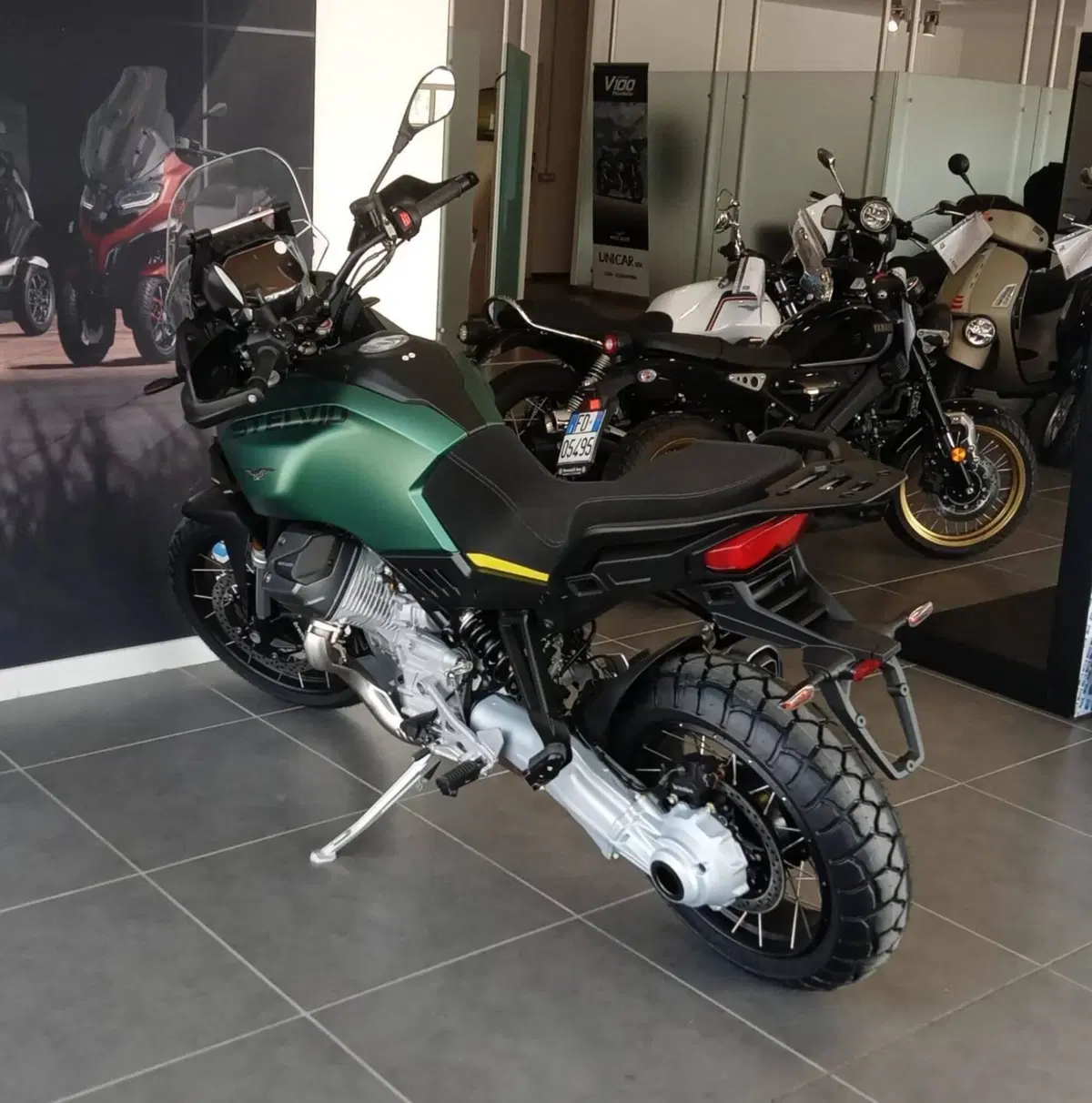 Moto Guzzi Stelvio (2024 - 26) (9)