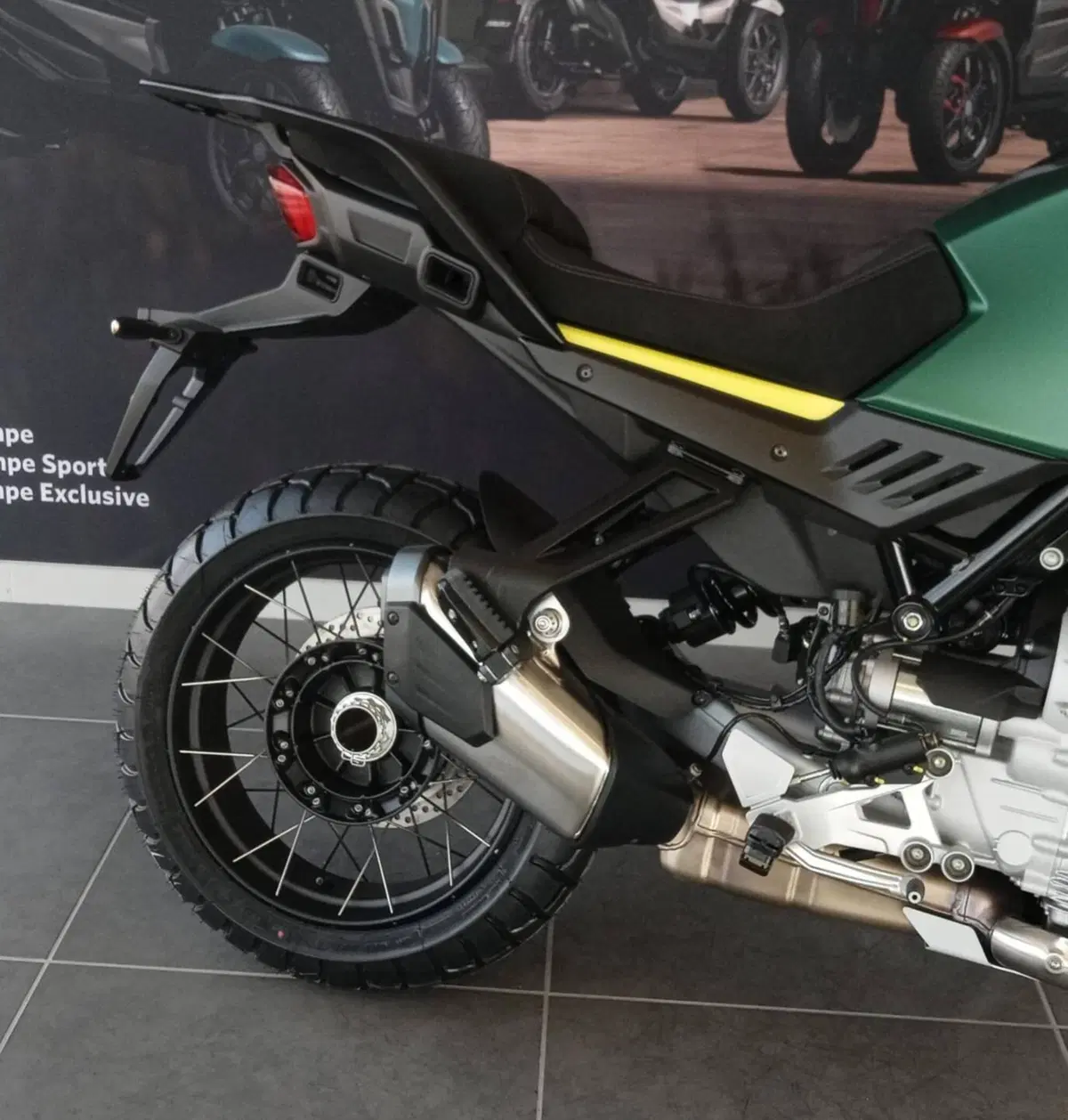 Moto Guzzi Stelvio (2024 - 26) (10)