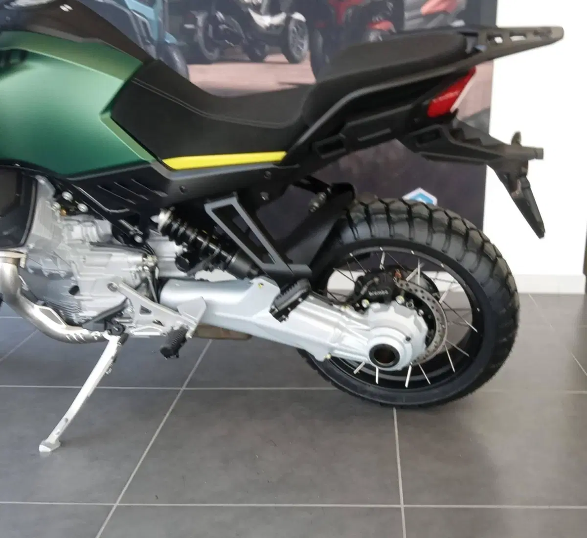 Moto Guzzi Stelvio (2024 - 26) (13)