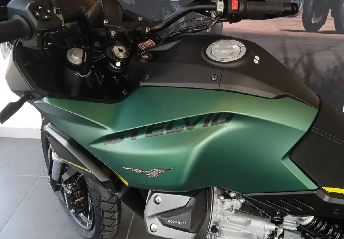 Moto Guzzi Stelvio (2024 - 26) (15)
