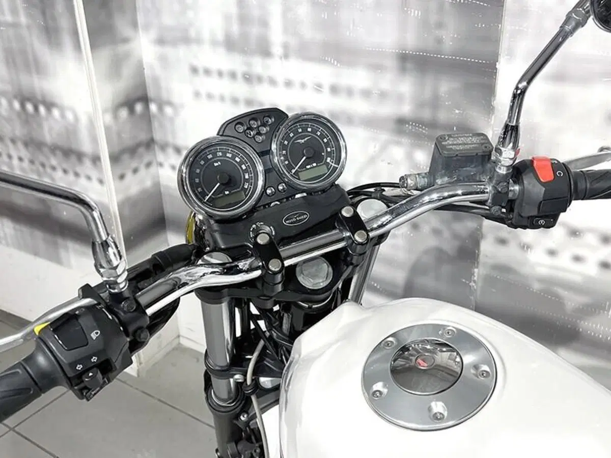 Moto Guzzi V7 Classic (2008 - 12) (6)