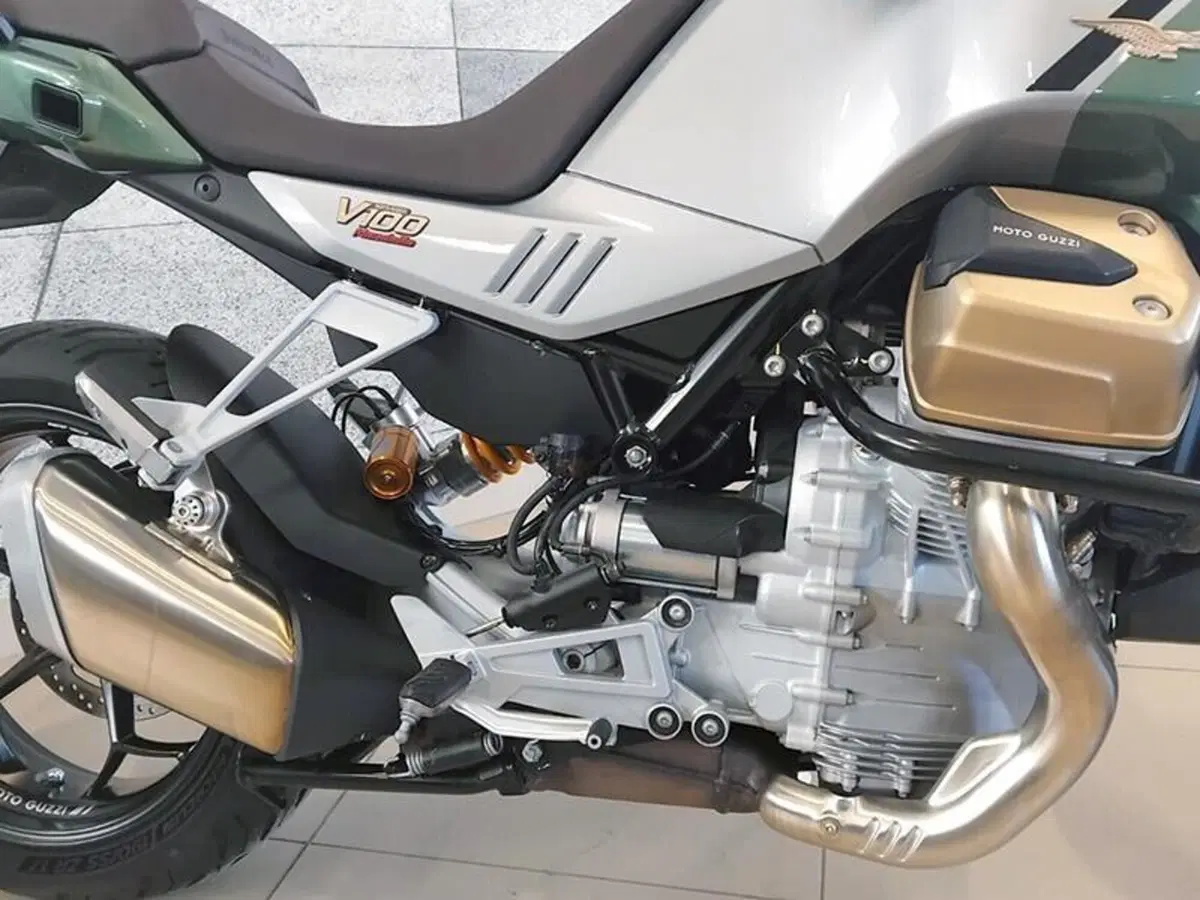 Moto Guzzi V100 Mandello S (2022 - 24) (7)