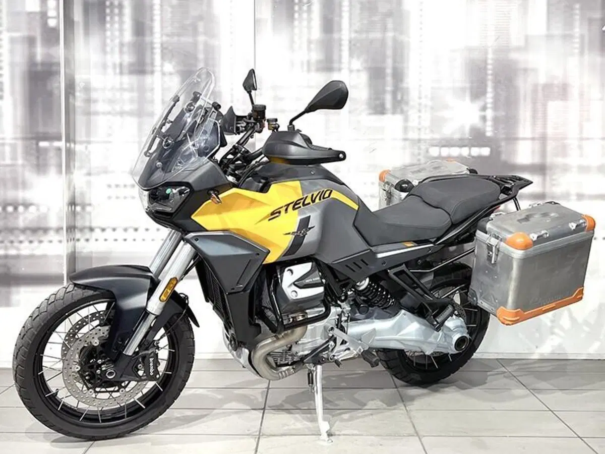 Moto Guzzi Stelvio (2024 - 26) (7)