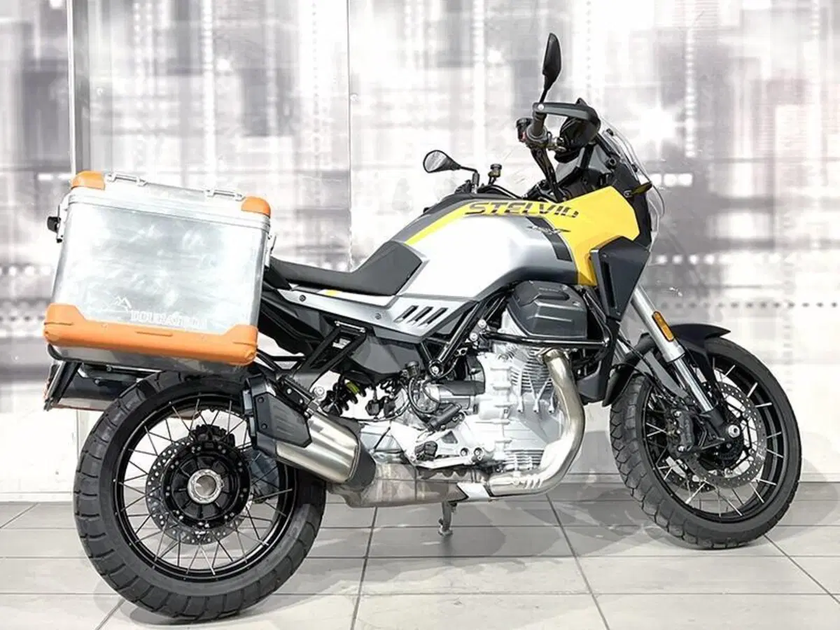 Moto Guzzi Stelvio (2024 - 26) (8)